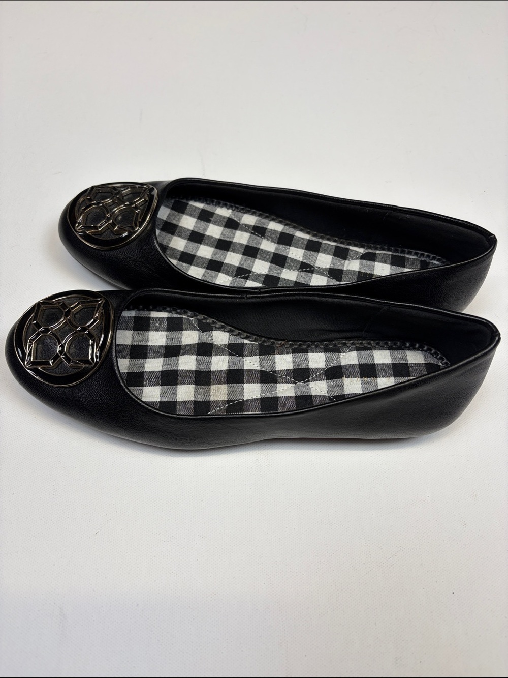 KELLY & KATIE HILIAH BLACK GOLD MEDALLION BALLET FLATS WOMEN SIZE 7 - Picture 4 of 7